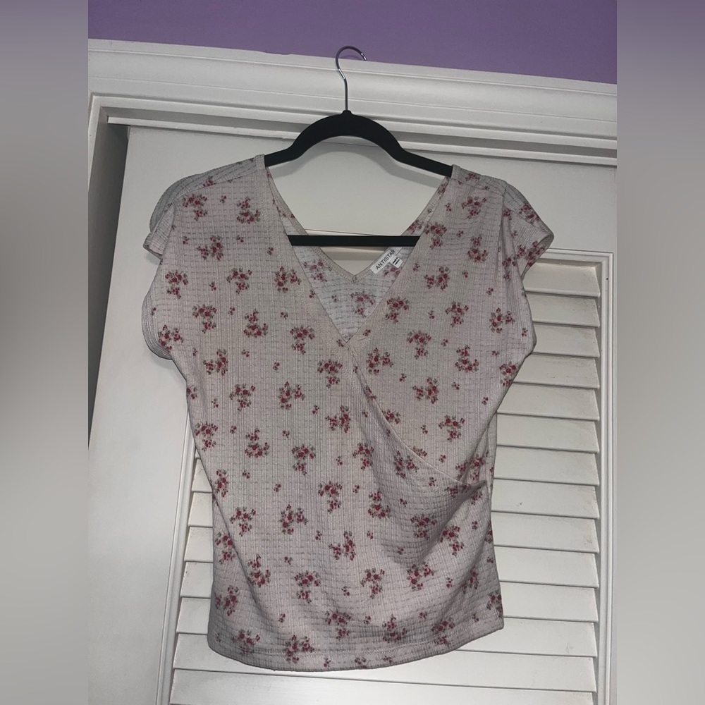 Cream top. V neck